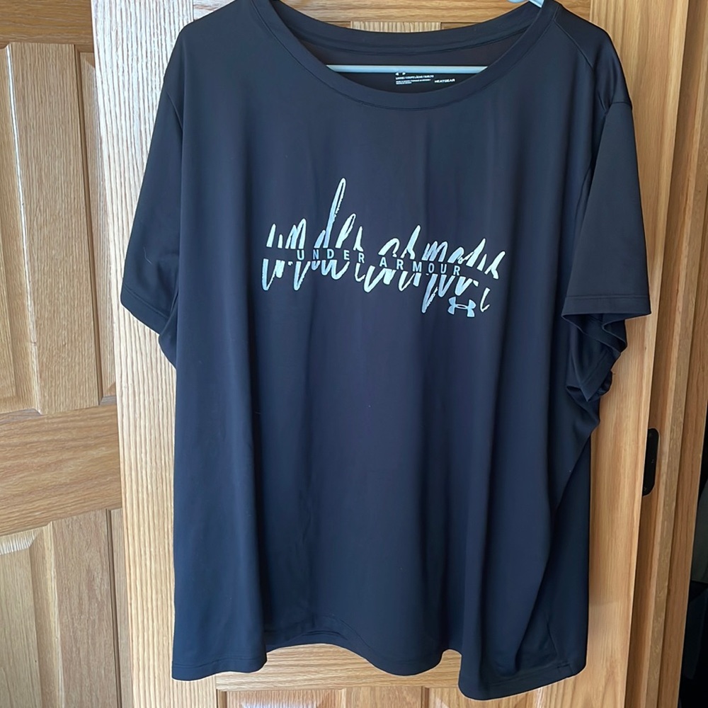 Black and white Under Armour Tshirt